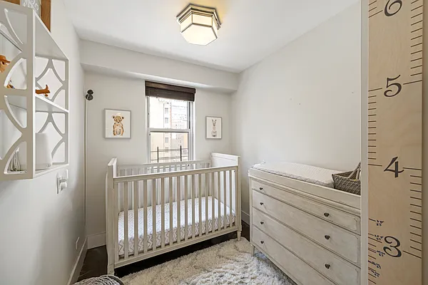 Sold by Douglas Elliman | media 21