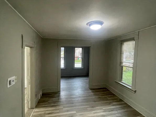 1206 Michigan Ave #1, South Milwaukee, WI 53172