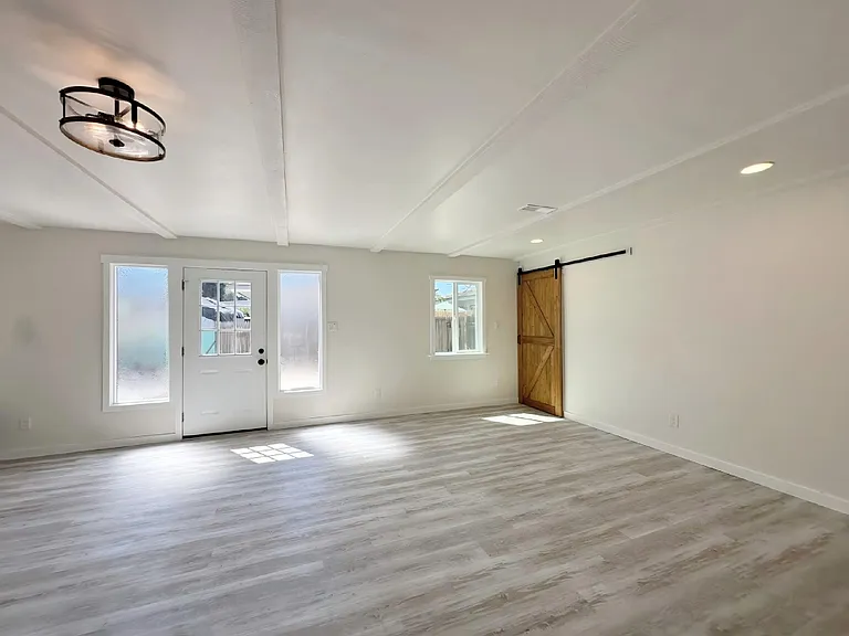 1300 Oak Ave #1 — Photo 5
