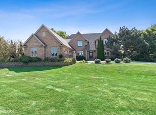 2S375 Creekside Ct, Elburn, IL 60119