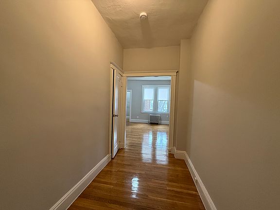 5th image of 1142 River St