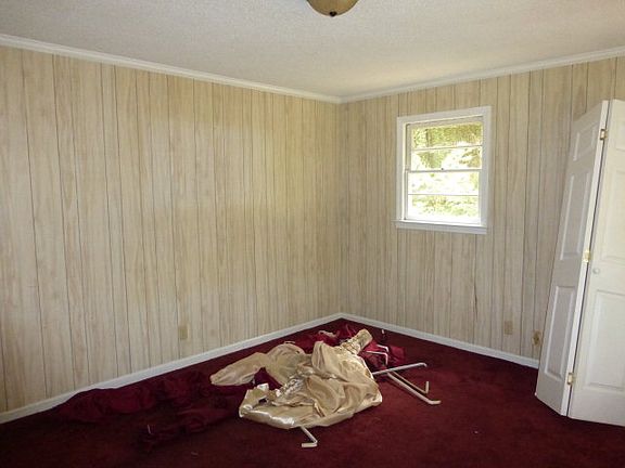 2nd image of 205 Posey St