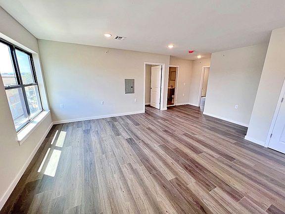 2nd image of 51 Carroll St #3