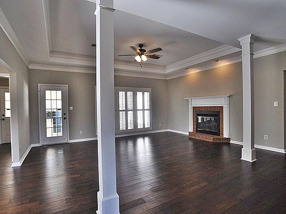 4th image of 391 Lake Park Dr