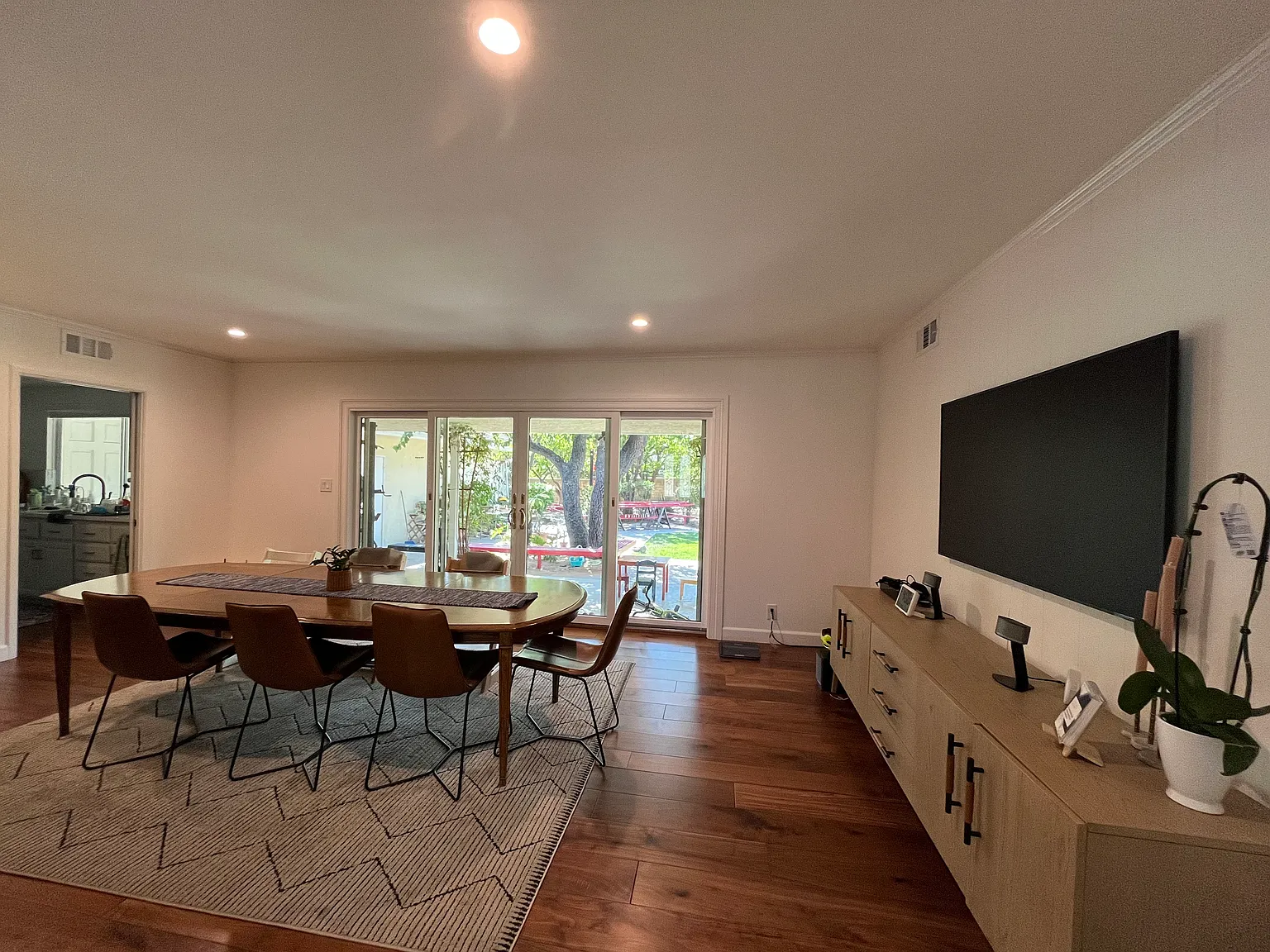 Wystone Ave, Northridge — Photo 4