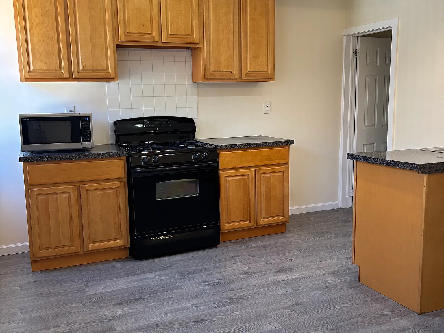 3 bed, 980 sqft, $1,850 — Photo 4