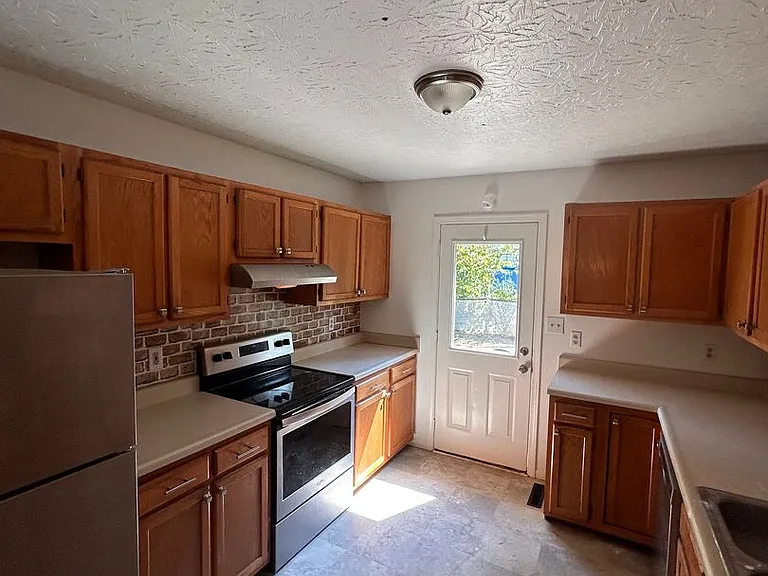 562 Covedale Ave — Photo 8