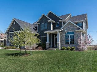 4008 Thomas Pointe Rd, Davenport, IA 52807