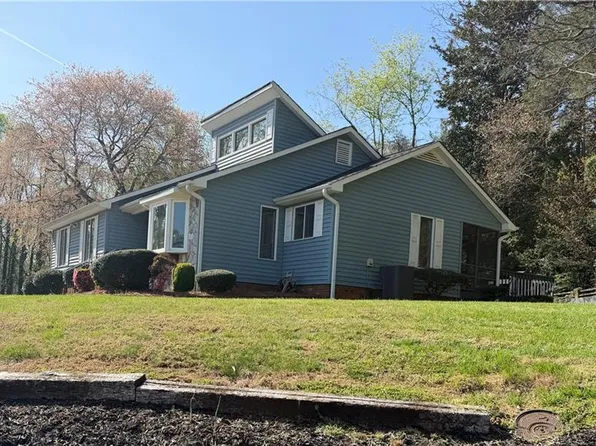 3494 La Casa Blvd, Winston Salem, NC 27105