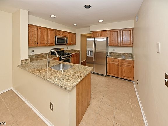 4th image of 6 Erin Way