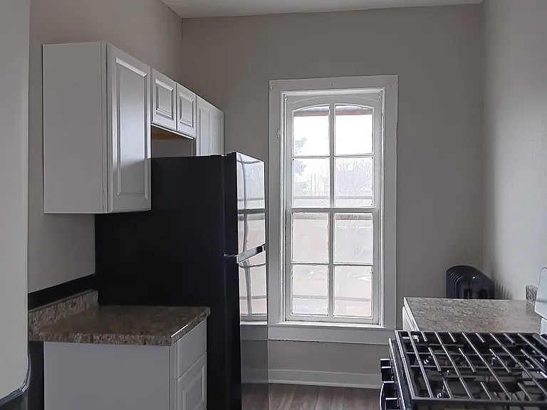 927 Ontario St — Photo 3