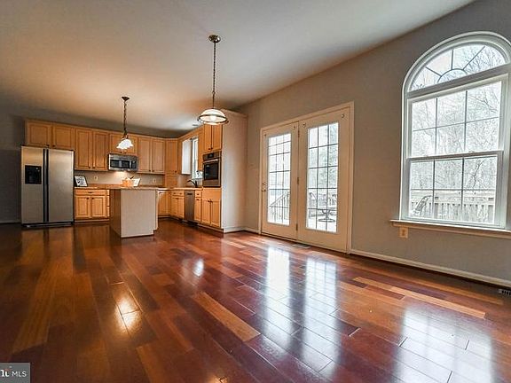 4th image of 23185 Pembrook Dr