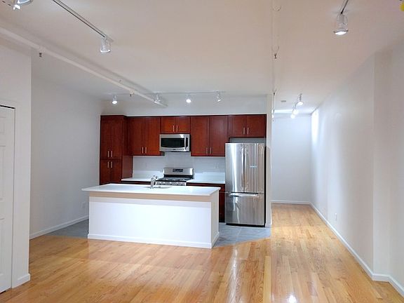 4th image of 113 W 27th St Fl 2