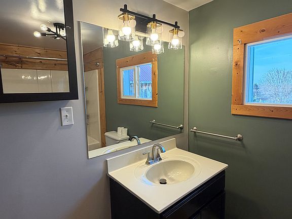 4th image of 515 Maple St #1