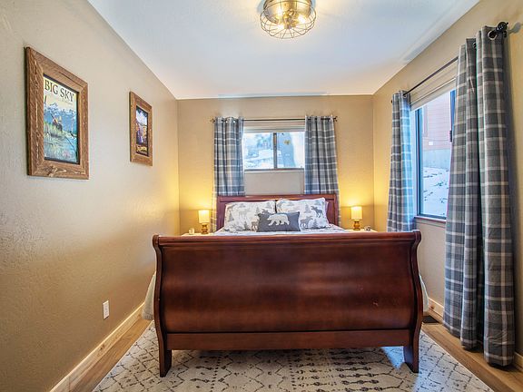 Main cabin, downstairs bedroom