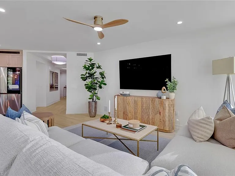 2728 Tiburon Blvd E #302 — Photo 7