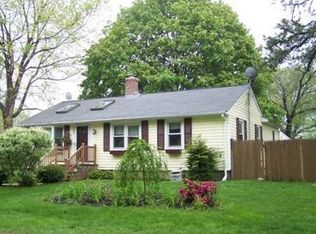 27 Chamberlain Rd, Bellingham, MA 02019