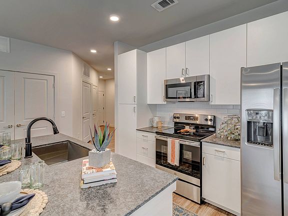 Album Benbrook_model kitchen 4