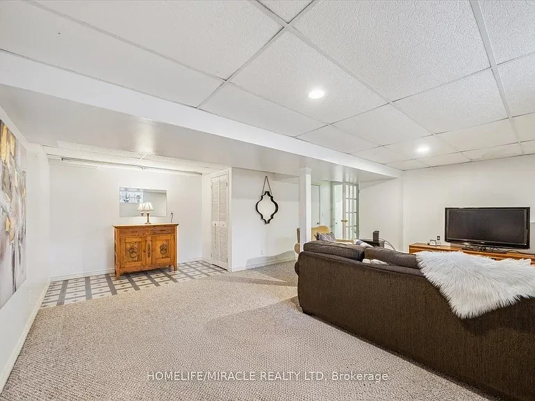 19 Wallace Dr — Photo 6