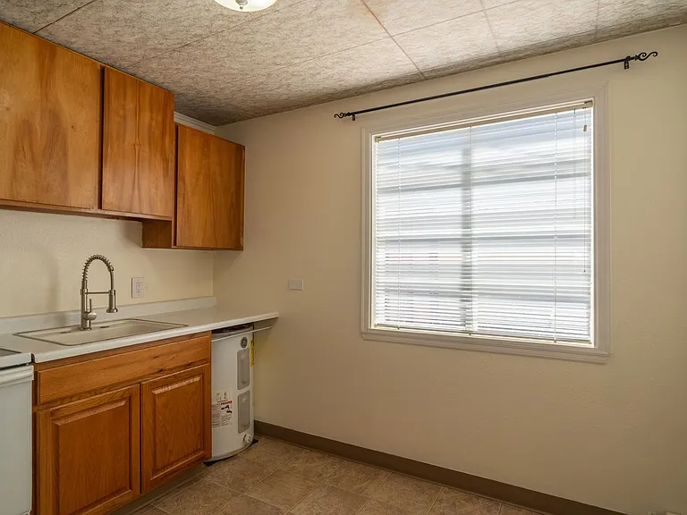 1032 W Cascade Ave — Photo 11