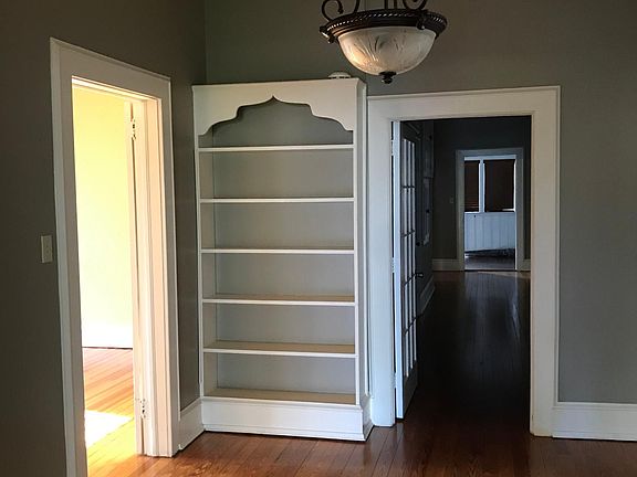 Middle foyer