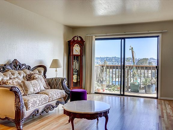 3rd image of 888 Ingerson Ave