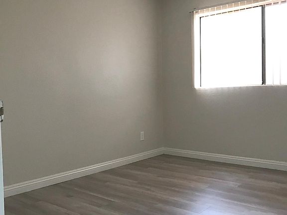 5th image of 25880 Dartmouth St APT 8