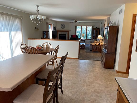 3rd image of 614 Prairie Hills Dr