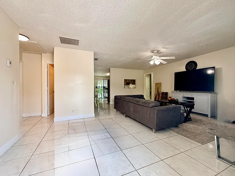 5913 Corson Pl — Photo 9