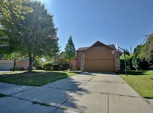 2358 Saffron Ct, Troy, MI 48085