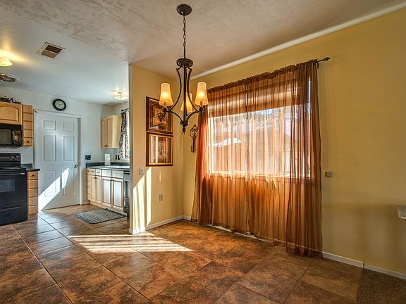 5th image of 77605 California Dr