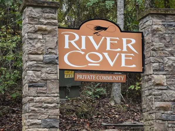 361 River Cove Ln, Hayesville, NC 28904