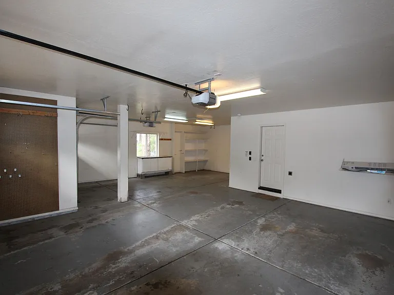 2100 N Timberline Rd — Photo 25