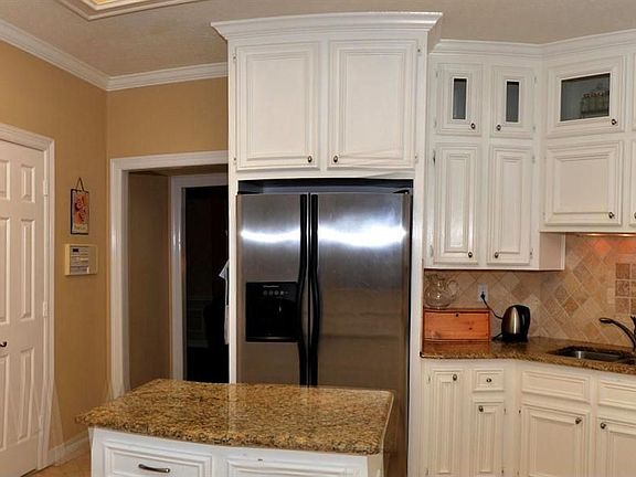 4th image of 605 Oak Hill Dr