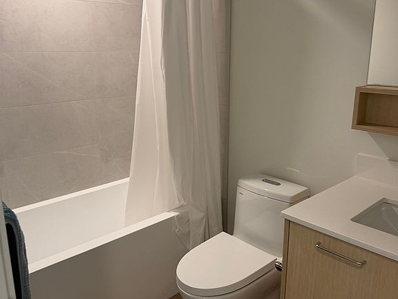 5th image of 1529 Oxford St #220