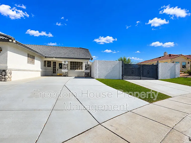 3630 E Vineyard Dr N — Photo 6