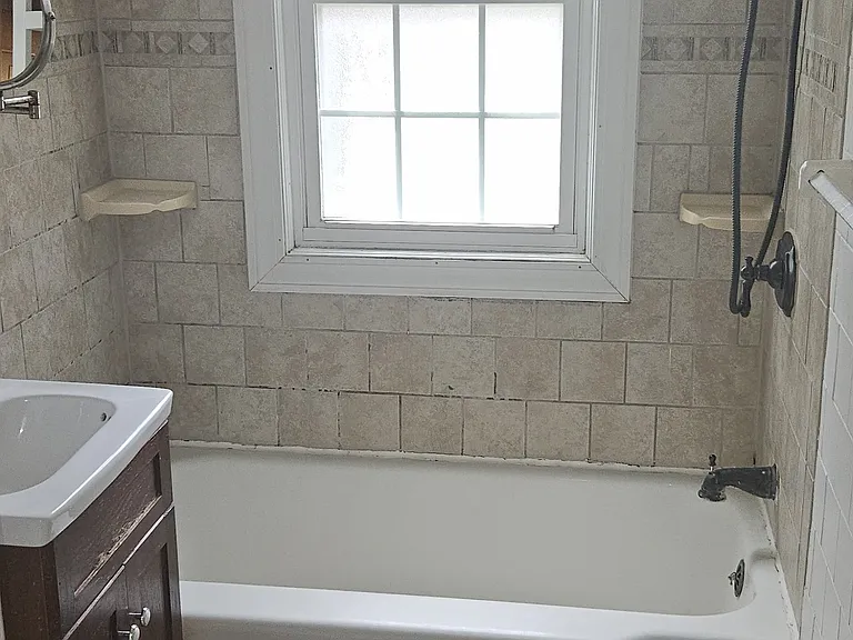 2714 Elmwood St — Photo 11