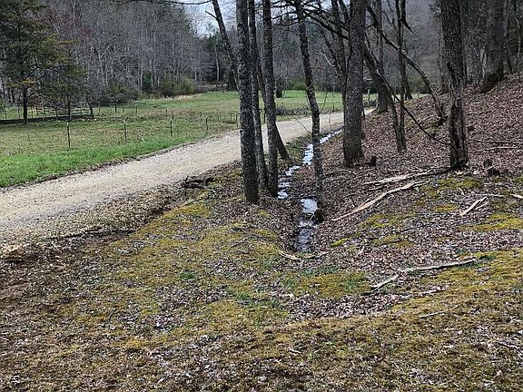 4th image of 1072 Faith Acres Rd