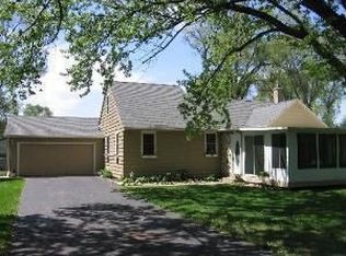 106 Rosebud Ave, Crystal Lake, IL 60014