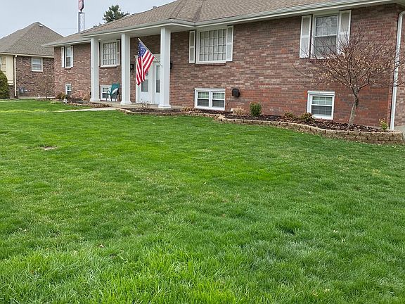 Care-free living - Lawn maintenance provided