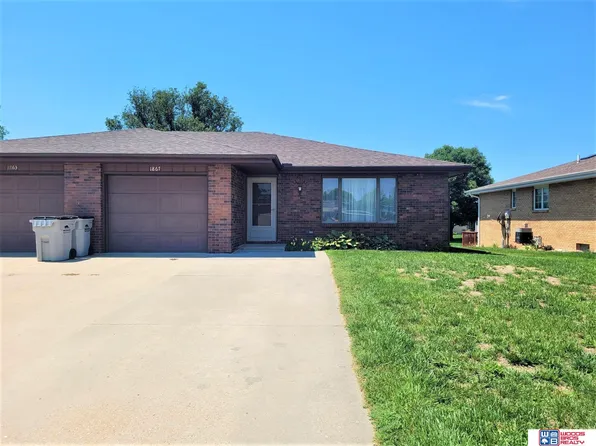 1867 Meadow Ln, Seward, NE 68434