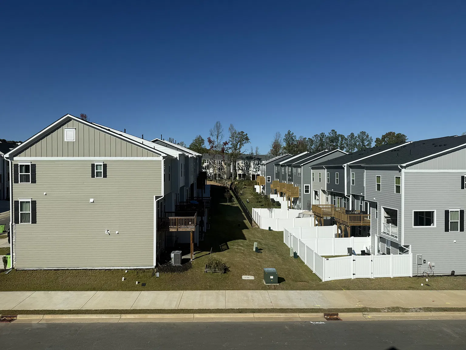 4 bed, 3.5 bath, 2230 sqft, $2,340 — Photo 4