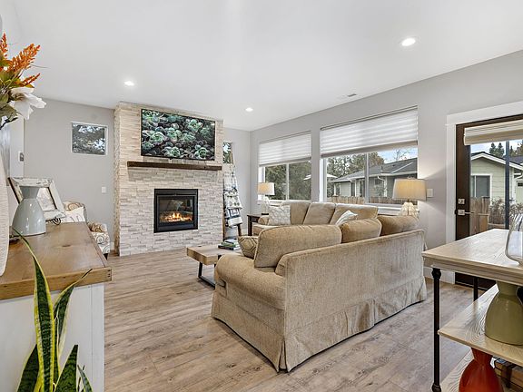 5th image of 2260 NE Indigo Ln