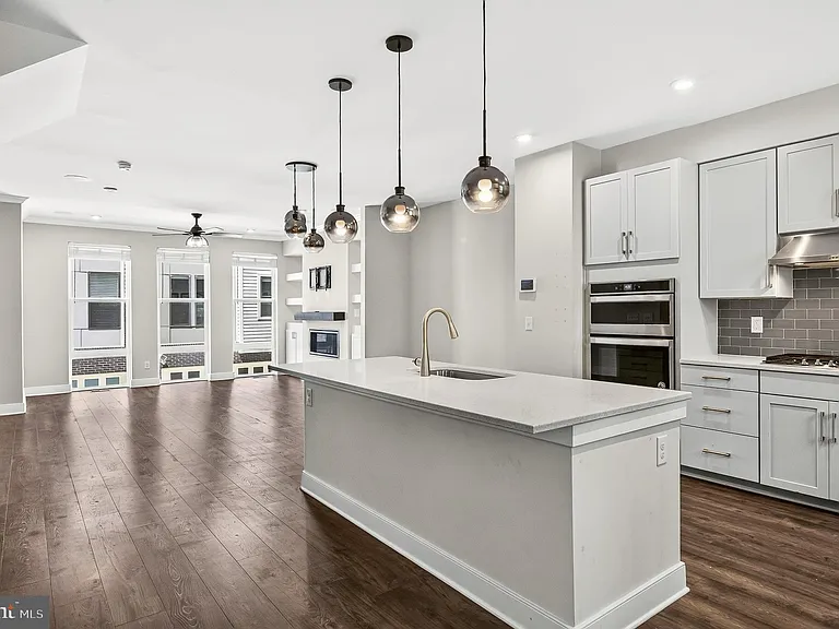 1013 S Taylor Ct — Photo 17