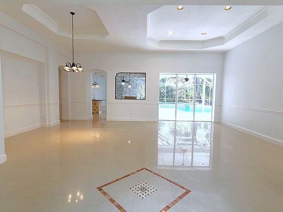 3rd image of 17914 Holly Brook Dr