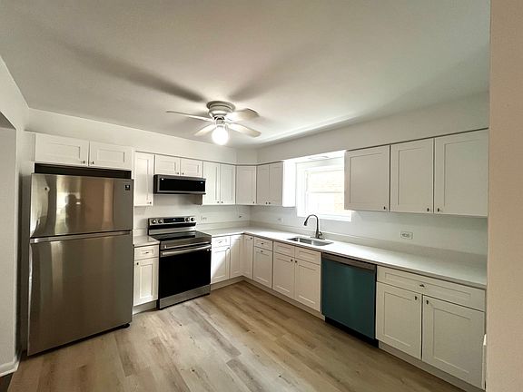 4th image of 4435 N Newcastle Ave APT 1