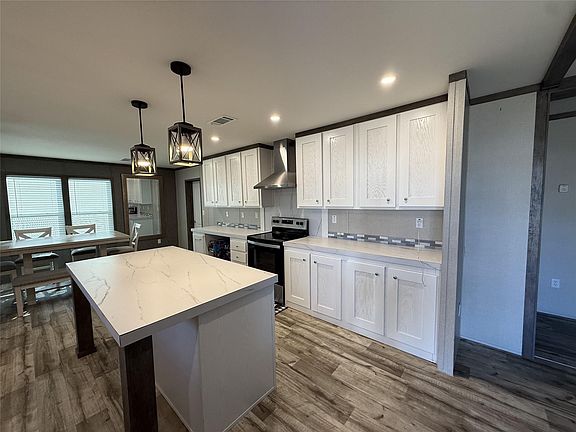 5th image of 421 Bower Ln