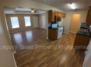 318 College St APT B, Cleburne, TX 76033