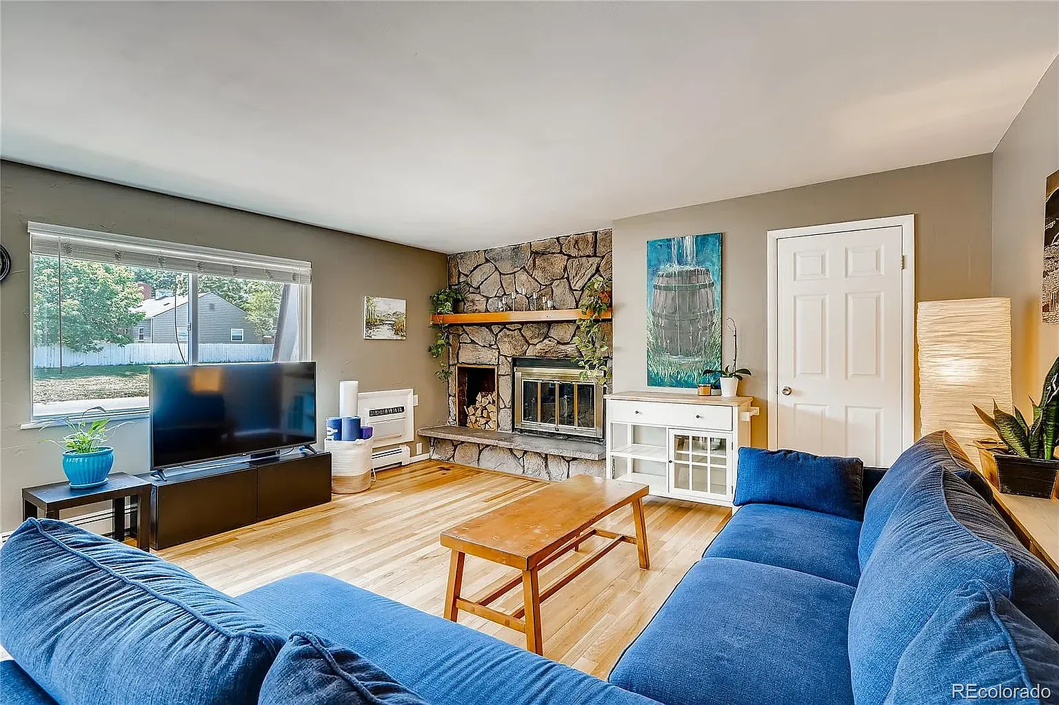 2 bed, 990 sqft, $2,100 — Photo 2