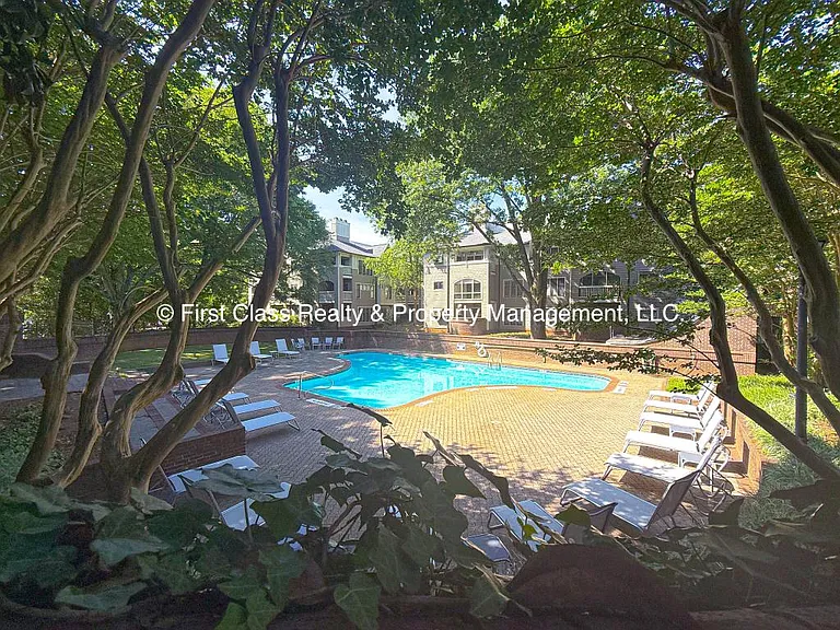 741 Bishops Park Dr — Photo 5